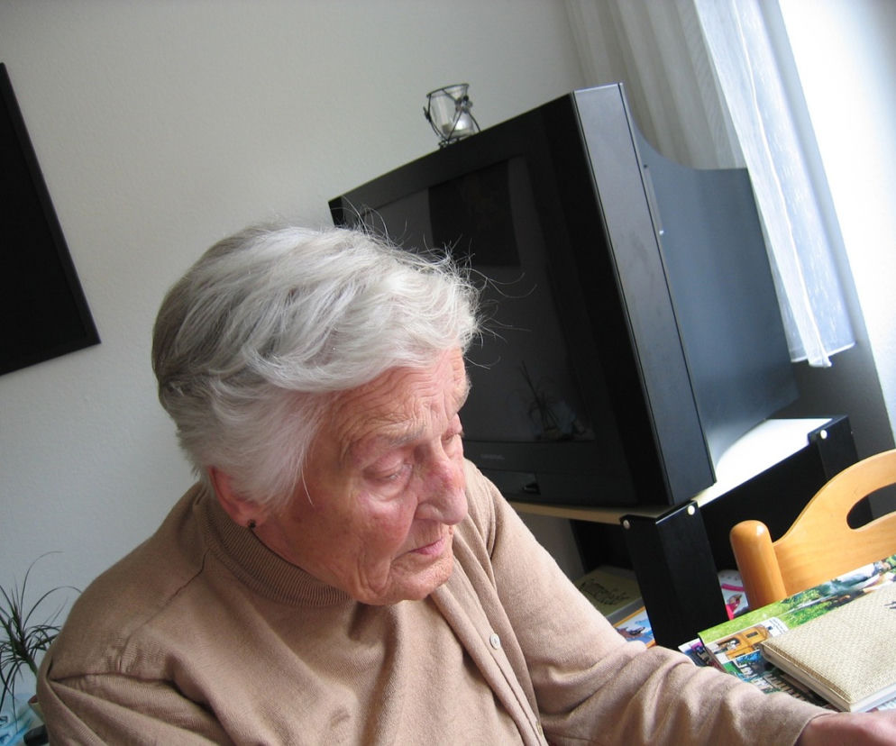 Babcia okradziona... przez wnuczka, zdjęcie ilustracyjne