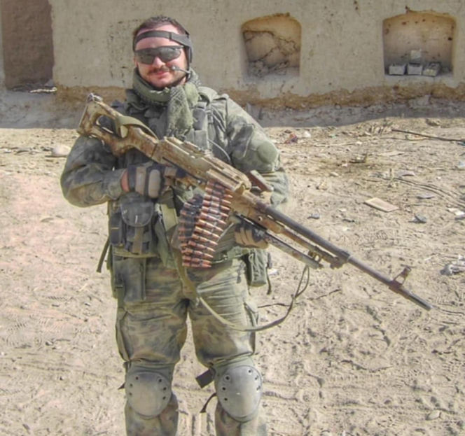 Przestrzelony hełm „Sikora”