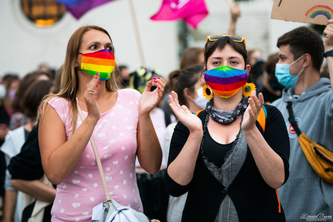 Demonstracja LGBT i narodowców na krakowskim Rynku