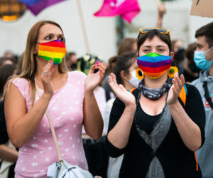 Demonstracja LGBT i narodowców na krakowskim Rynku