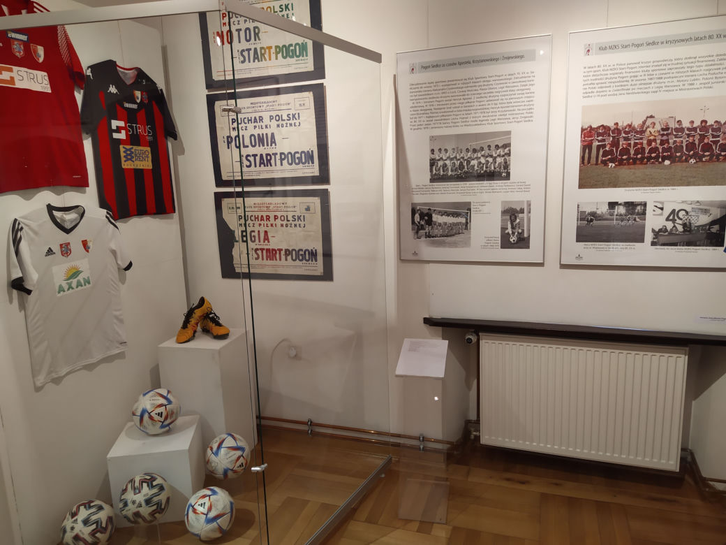 Zdjęcia z otwarcia wystawy o historii piłki nożnej w siedleckim Muzeum Regionalnym