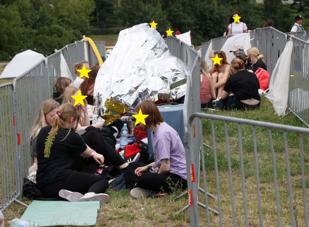 Harry Styles w Polsce - tak wyglądał plac przed stadionem na kilkanaście godzin przed koncertem.