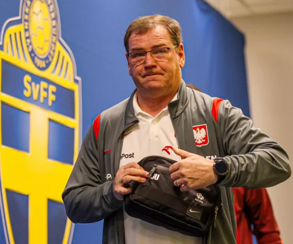 Jan Urban zdradza kulisy porażki ze Szwecją. Tłumaczy wymuszoną zmianę