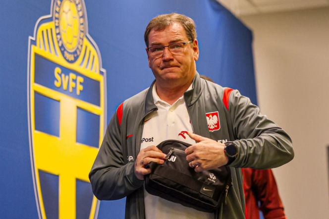 Jan Urban wprost po klęsce ze Szwecją. Wolałbym grać słabo i awansować. Wskazał, co zawiodło