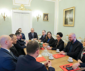 Karol Nawrocki ma nową radę. Siedmiu posłów wyróżnionych! Niektóre nazwiska zaskakują!