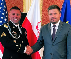 Makabryczny pożar w Pruszkowie. Mieszkanie w bloku płonęło jak zapałka. Nie żyje 17-latek