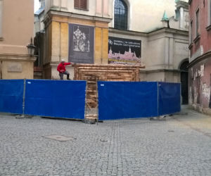 Budowa szopki na ul. Złotej