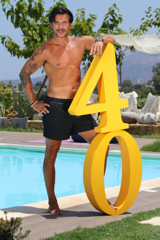 Uczestniczki "40 kontra 20" w bikini
