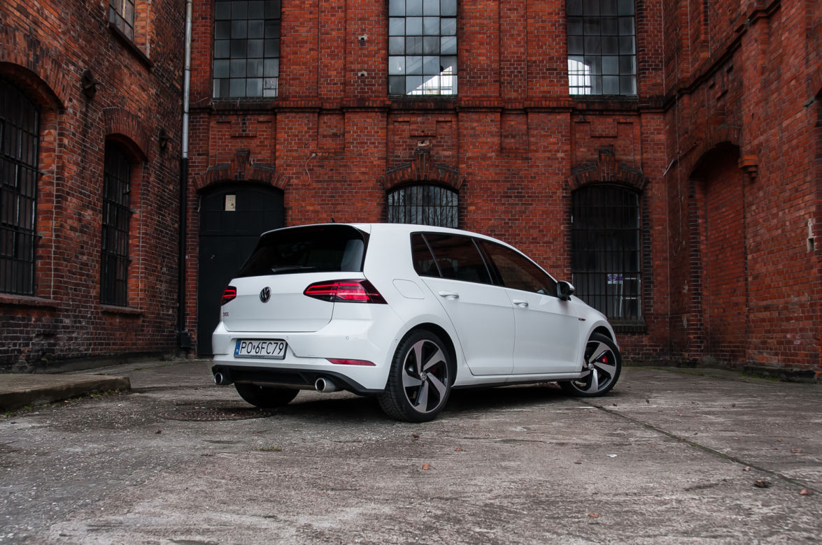 Volkswagen Golf 2.0 TSI GTI Performance 245 KM