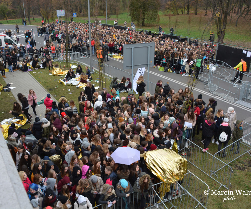 Justin Bieber w Krakowie. Tłumy fanek wyczekiwały gwiazdy przed Tauron Areną [GALERIA]