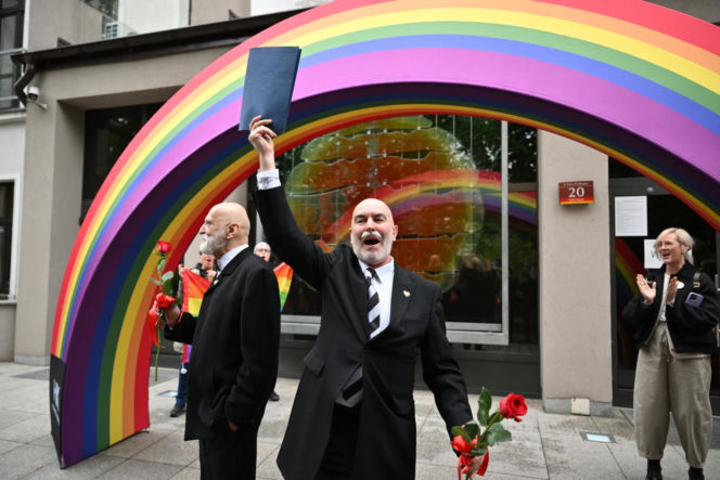 W poniedziałek, 18 maja, w Urzędzie Stanu Cywilnego po raz pierwszy dokonano transkrypcji zagranicznego aktu małżeństwa pary jednopłciowej bez konieczności prowadzenia sprawy sądowej