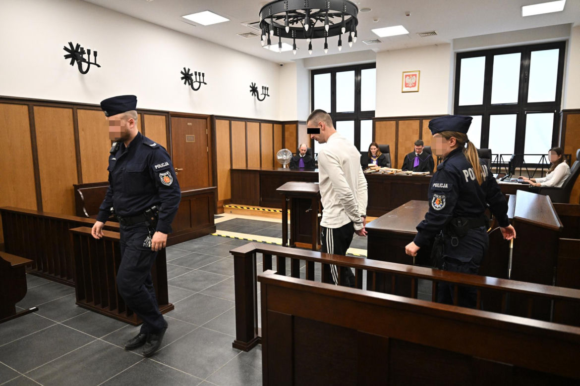 „Nie pamiętam czy dusiłem mamę i atakowałem ją nożem”. Zabił matkę, a potem babcię? Wstrząsające ustalenia