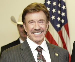 Chuck Norris zmarł po nagłej hospitalizacji. Jaka jest przyczyna śmierci aktora?