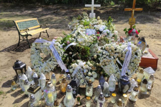 Wielkie białe serca na grobie 12-letniej Wiktorii. Dołączyłaś już do grona aniołków [ZDJĘCIA]