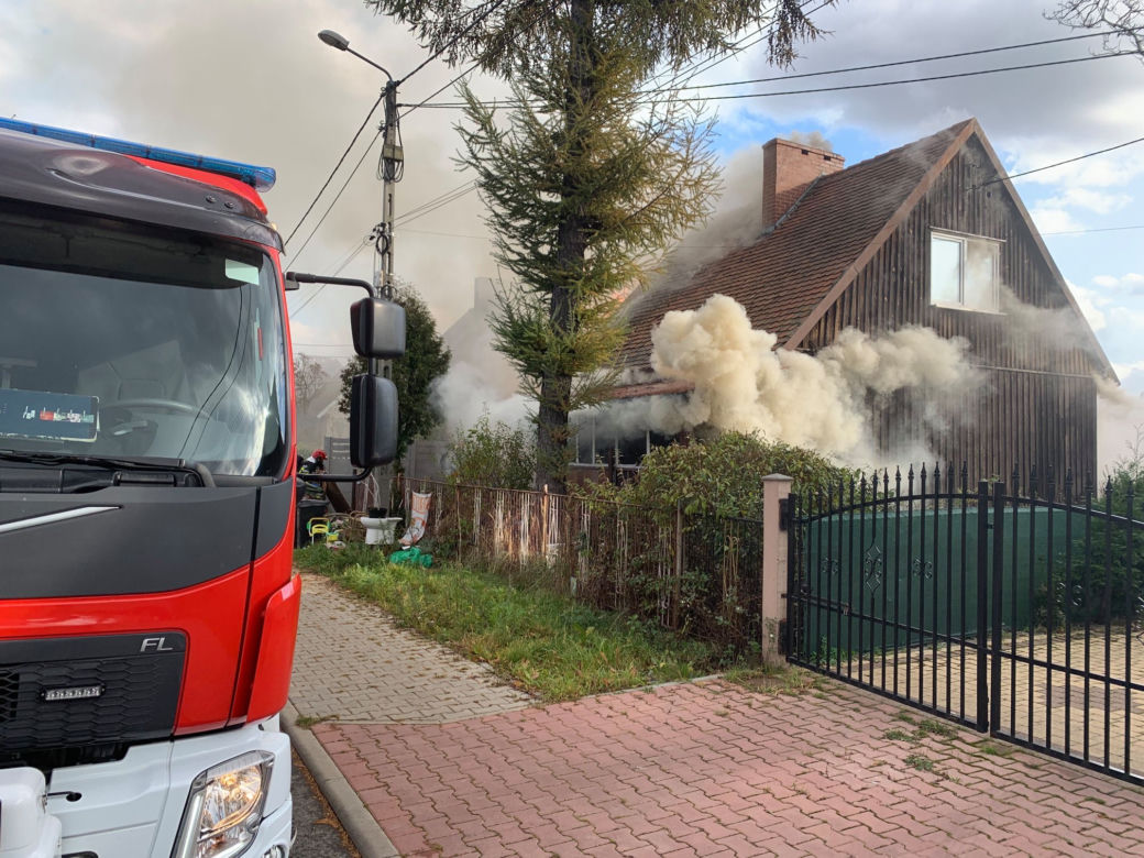 Pożar w Bytomiu. Dom jednorodzinny doszczętnie spłonął 