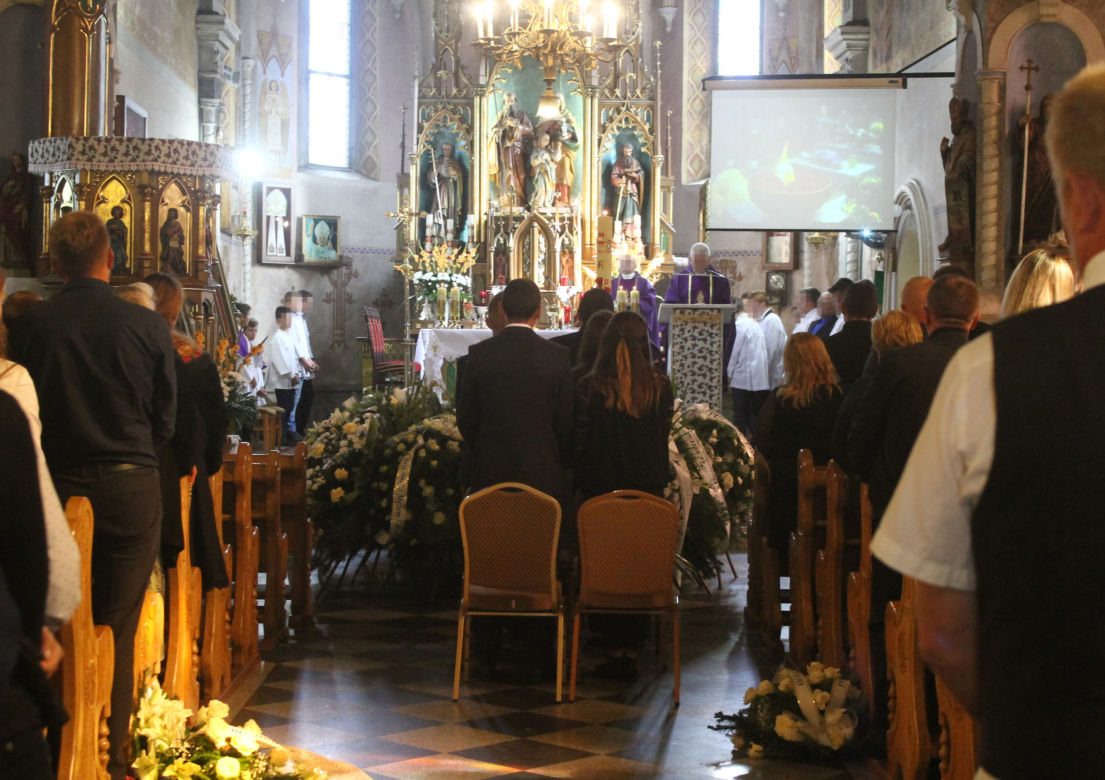 Wypadek na przejeździe kolejowym. Pogrzeb 18-letniej Angeliki