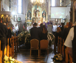 Wypadek na przejeździe kolejowym. Pogrzeb 18-letniej Angeliki