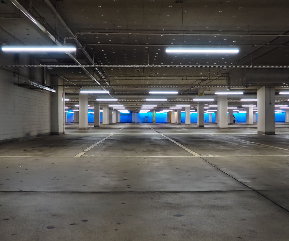 Radom: Problemy z parkingiem przy ulicy Kelles-Krauza. Mimo remontu nie nadaje się do użytkowania