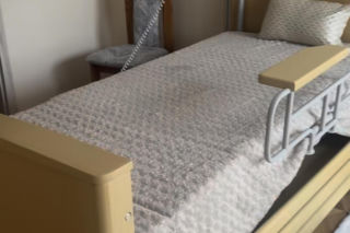 Doda urządziła rodzicom pokój na starość