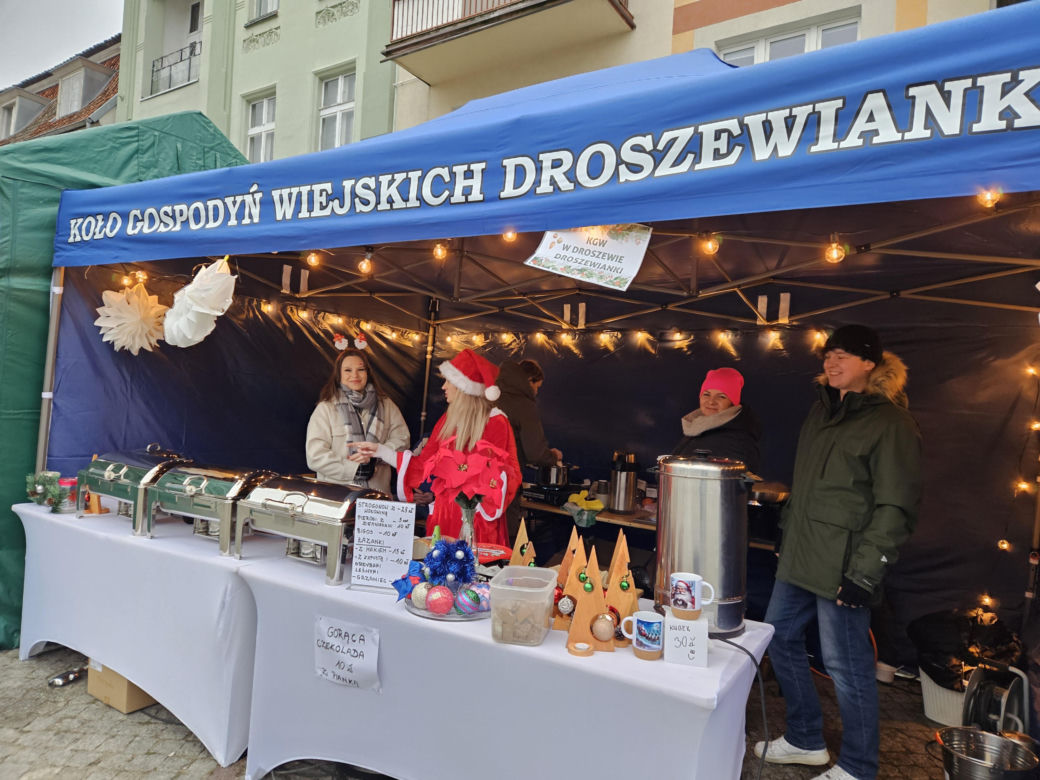 Jarmark Świąteczny w Biskupcu. Na scenie wystąpił zespół Arka Noego [ZDJĘCIA]