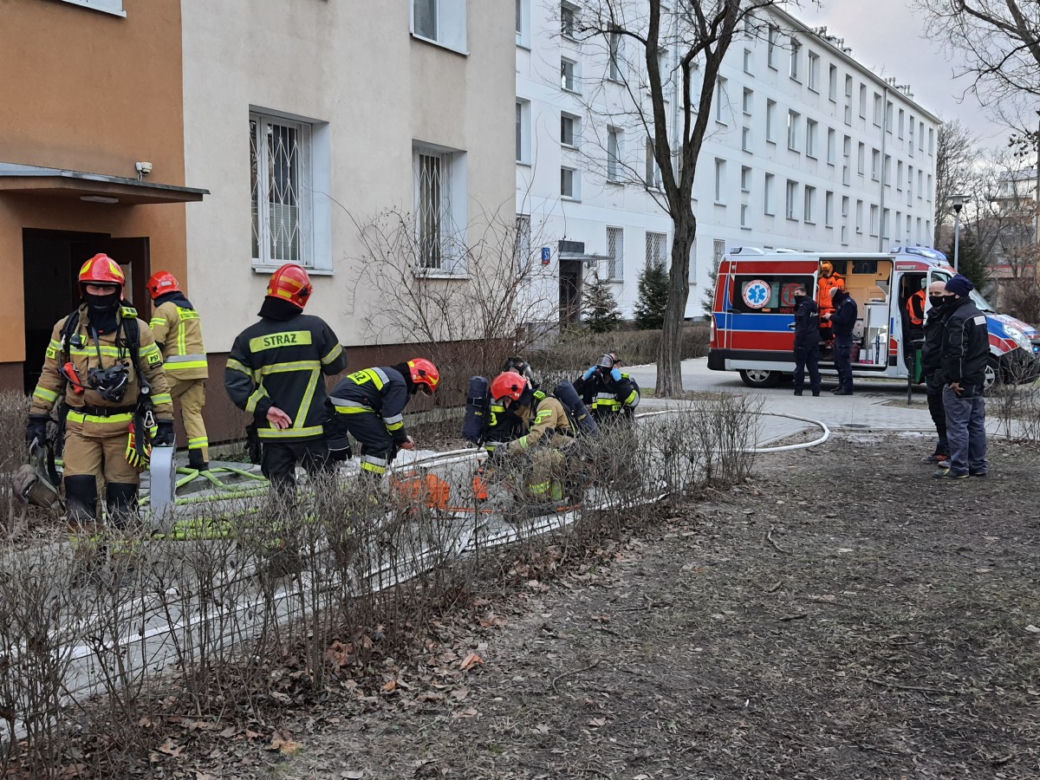 Dramatyczny pożar w bloku na Pradze