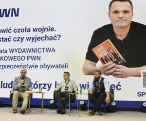 Warszawskie Targi Obronne. Scena Biała. Stawić czoła wojnie. Zostać czy wyjechać – Debata WYDAWNICTWA NAUKOWEGO PWN o bezpieczeństwie obywateli