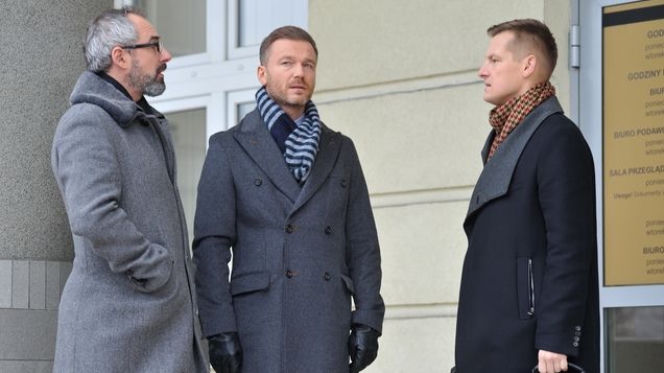 M jak miłość odcinek 1208. Piotrek Zduński (Marcin Mroczek), Andrzej Budzyński (Krystian Wieczorek), Adam Werner (Jacek Kopczyński)