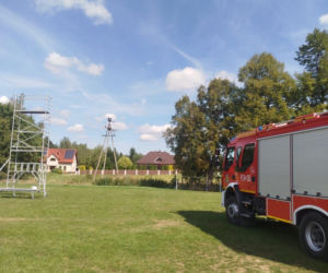 Mężczyzna porażony prądem po kontakcie rusztowania z linią energetyczną w Woli Dębińskiej