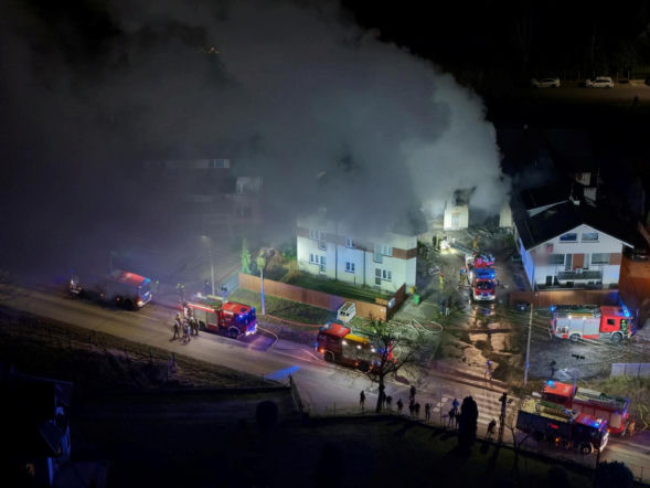 Potężny pożar w Sulejówku. Warsztat stanął w ogniu, wszystko spłonęło