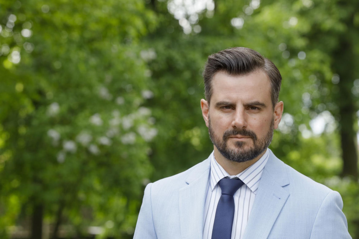 Antoni Pawlicki kiedyś i dziś. Tak przez lata zmieniał się gwiazdor serialu "Czas honoru"