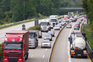 Polacy wyruszyli na długi weekend! Korki przed bramkami na autostradach! 