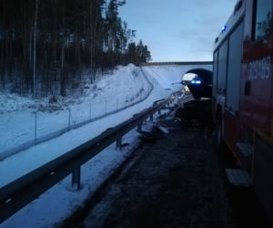 Stawiguda: Śmiertelny wypadek na DK 51. Auto wjechało w wóz strażacki [FOTO]