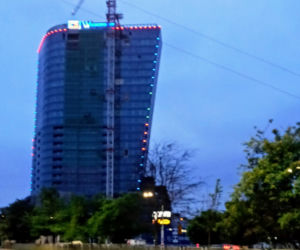 Próby iluminacji Hanza Tower