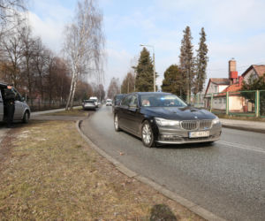 Śmigłowiec Black Hawk nad Krakowem i dziesiątki radiowozów na ulicach. Co się stało?