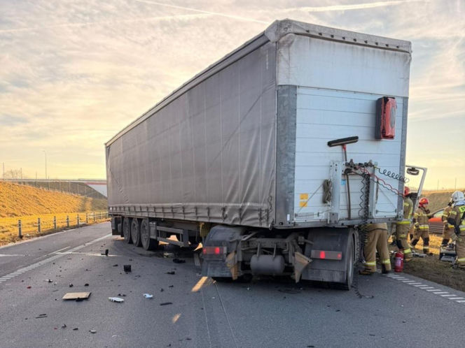 Wypadek na autostradzie A1. Zderzyły się dwie ciężarówki