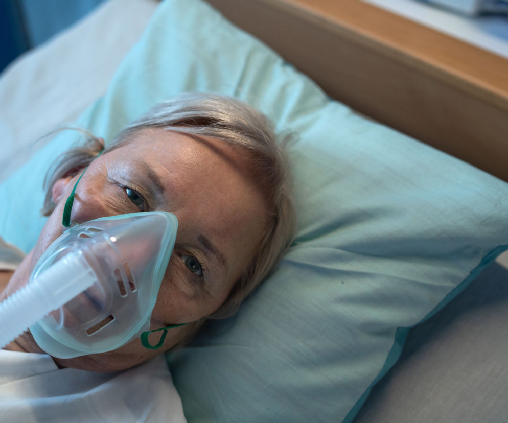 The Lancet o pandemii w Polsce. Rząd zaakceptował ogromną śmiertelność i nie chce niczego zmieniać