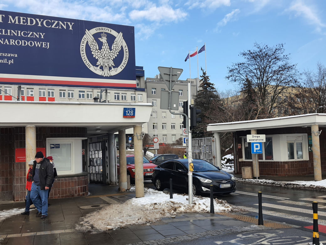 Dramat na SOR-ach w Warszawie. Tłum pacjentów ze złamaniami