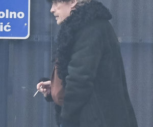 Daniel Olbrychski pali pod zakazem palenia