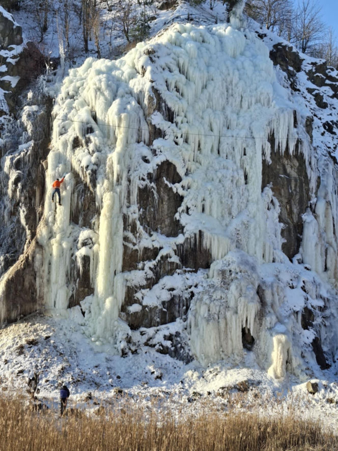 Kielce. Lodospad na Kadzielni