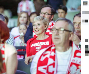 Agata Duda z orłem na piersiach kibicowała piłkarzom ZDJĘCIA