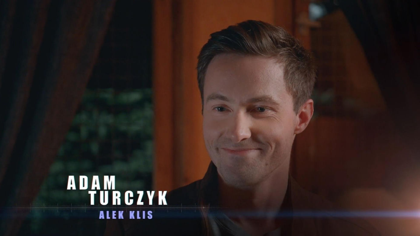 Nowa czołówka Na sygnale od 733 odcinka. Alek Klis (Adam Turczyk)