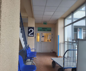 Łódzcy lekarze walczyli o życie koleżanki z pracy. Dziś pani doktor znów operuje. „Poradzili sobie świetnie”