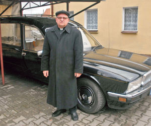 Ksiądz pochowa mnie w promocji