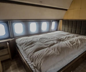 Pokazali wnętrze samolotu Epsteina! Tajemnice Lolita Express