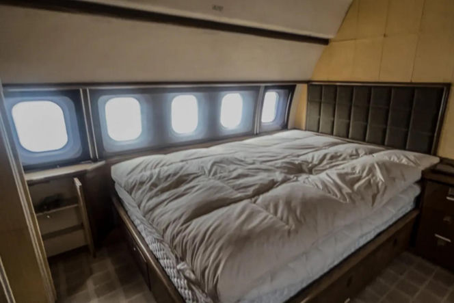 Pokazali wnętrze samolotu Epsteina! Tajemnice Lolita Express