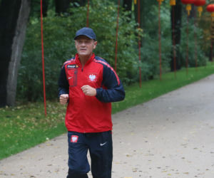 Donald Tusk gra w piłkę