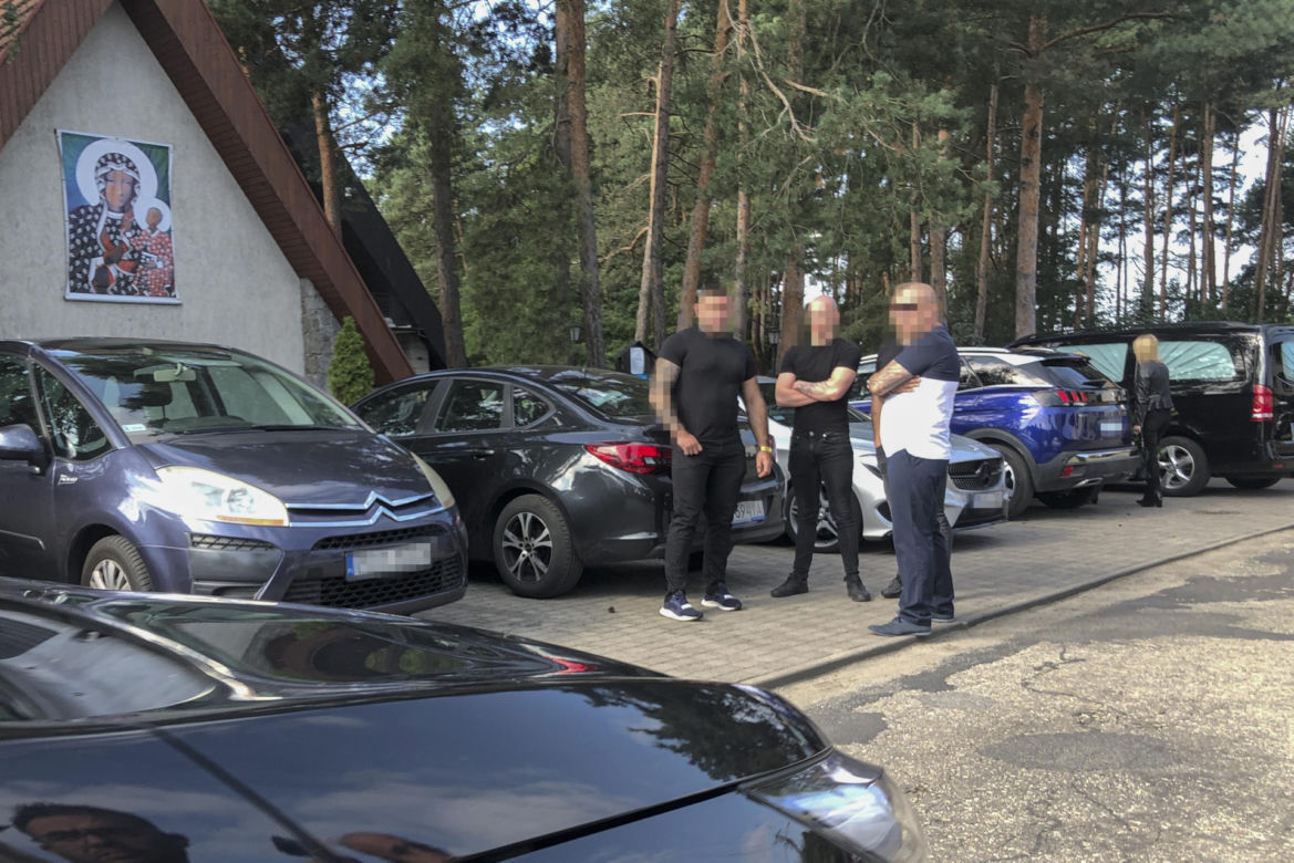 "Ślub wezmą teraz w niebie". Pogrzeb ofiar wypadku w Świecy