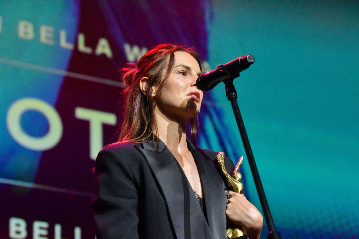 Gala Otwarcia 24. MFF BellaTOFIFEST w Toruniu. Elegancja i zachwycające kreacje gwiazd w CKK Jordanki