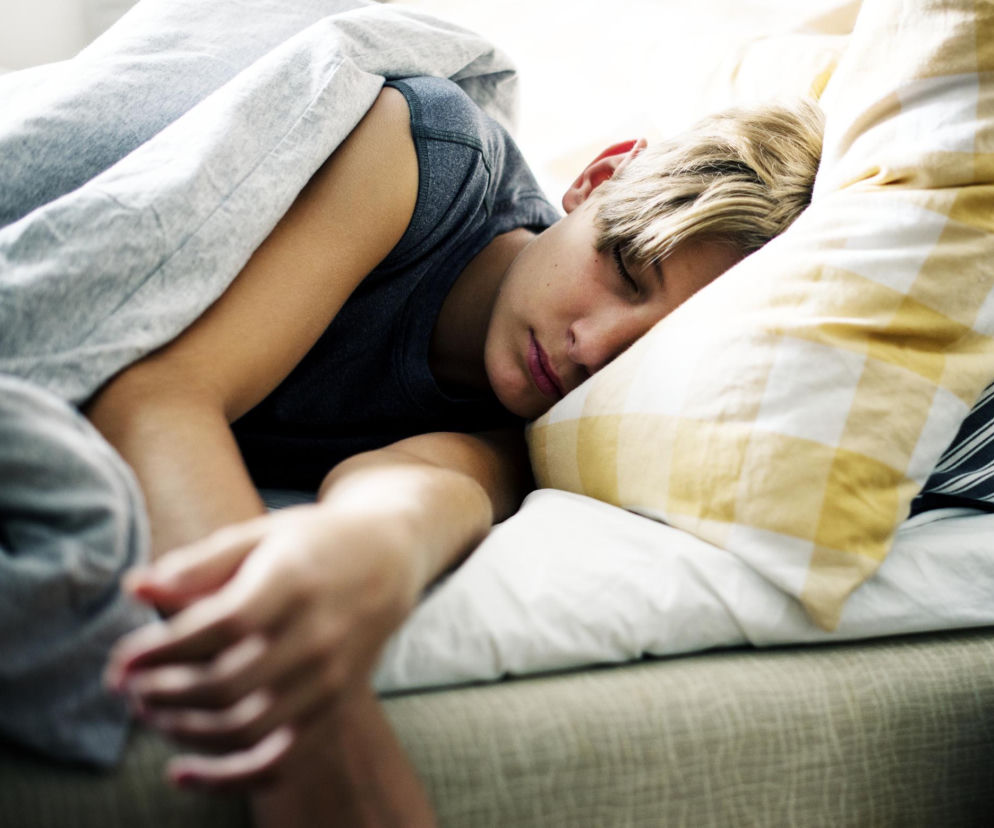 Dlaczego nastolatek nie może zasnąć? Zegar biologiczny i szkoła