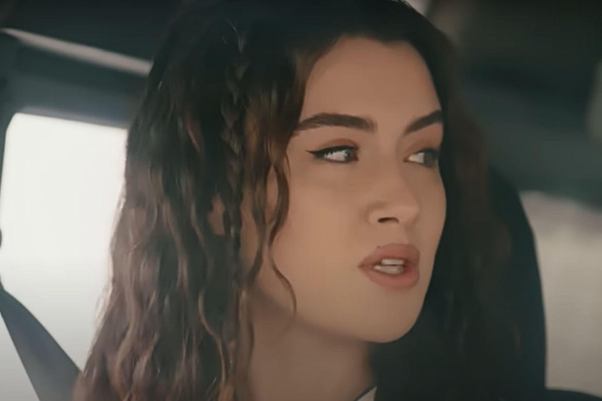 Zeynep rozmawia z Halilem o straci bliskich osób 